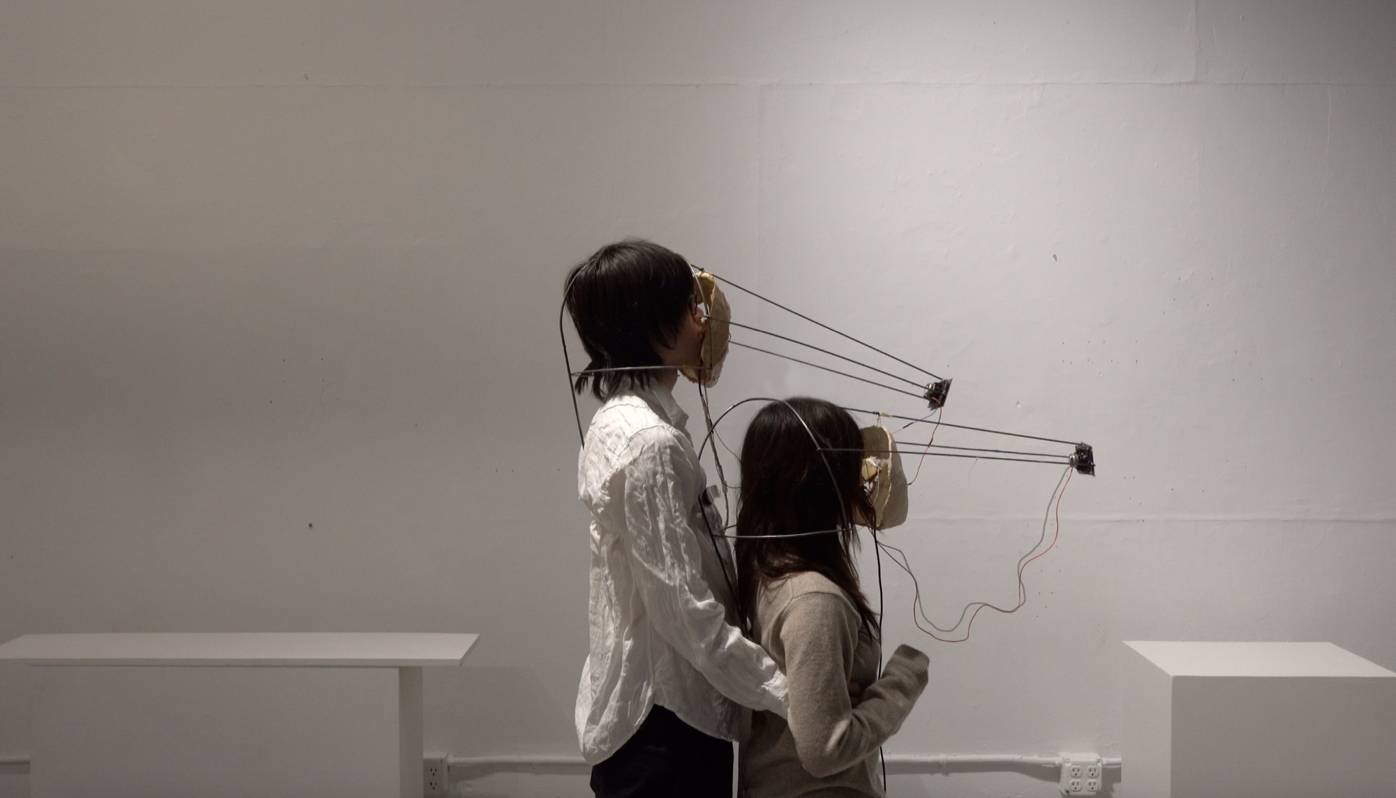 Kiss (for love), image 3 of 3